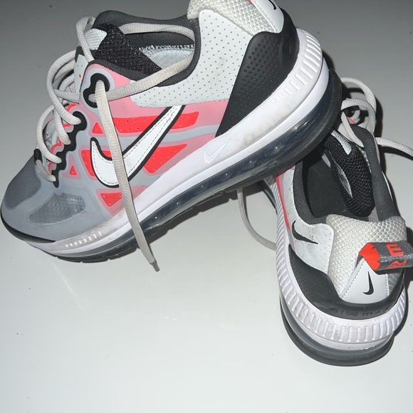 Nike - Picture 2 of 3